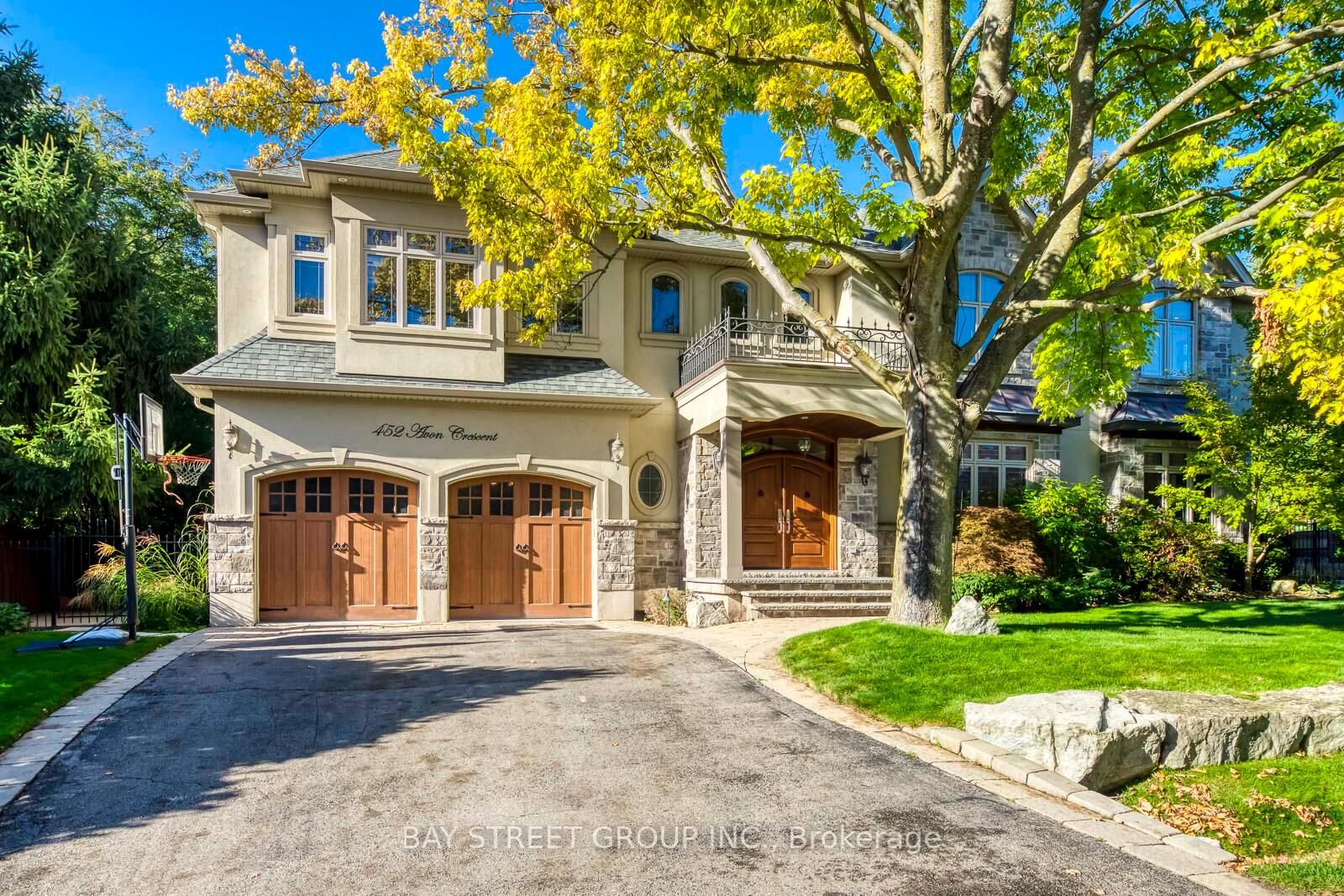 Property Photo: 452 Avon Crescent ON L6J 2T3