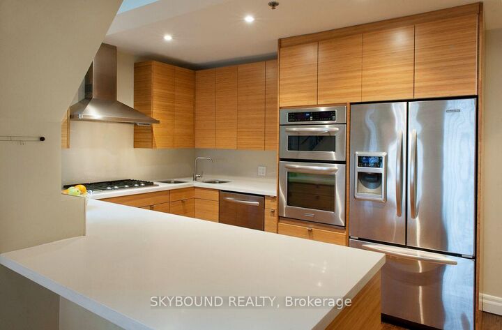 Property Photo:  110 Hepbourne Street 206  ON M6H 1K5 