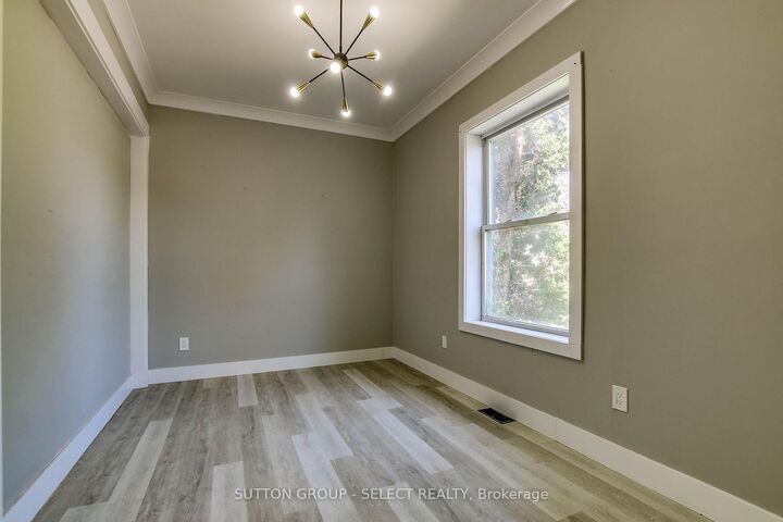Property Photo:  71 Briscoe Street E  ON N6C 1W8 