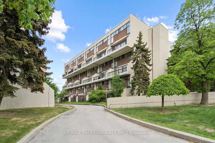 Property Photo: 2 Valhalla Inn Road 339 ON M9B 6C3