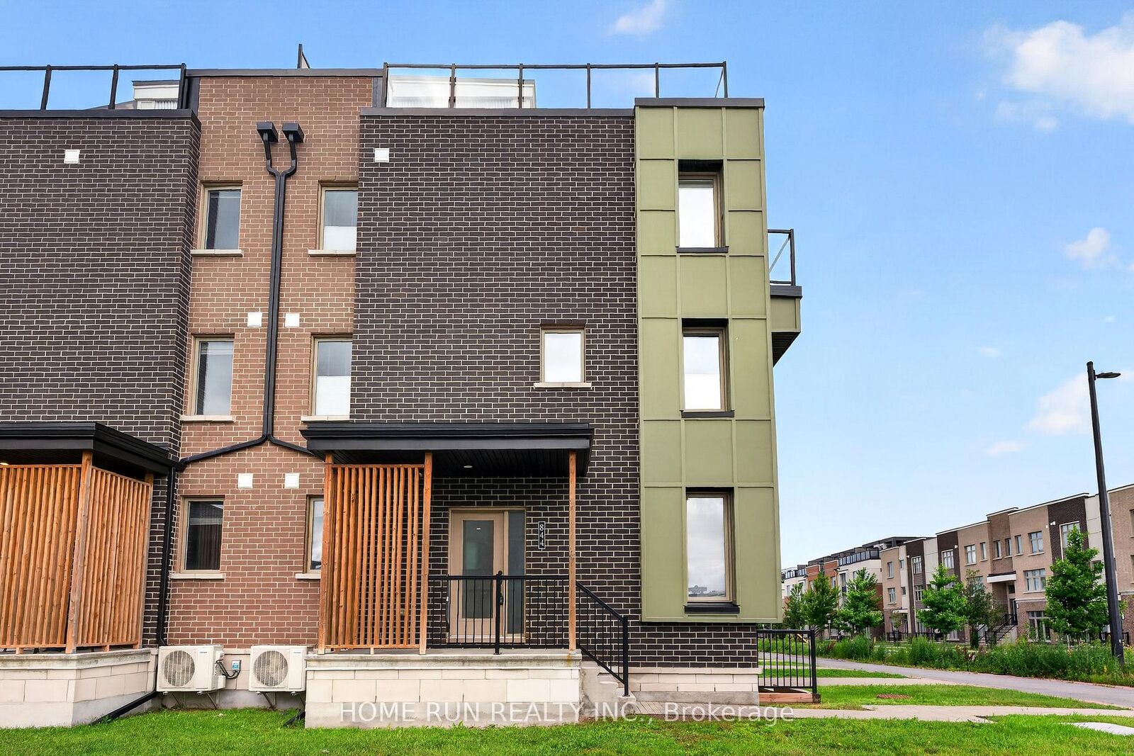 Property Photo: 844 Mikinak Road 219 ON K1K 4Z4