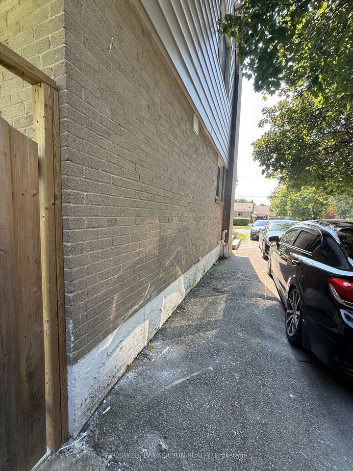 Property Photo:  155 Heslop Street Lower  ON L9T 1B5 