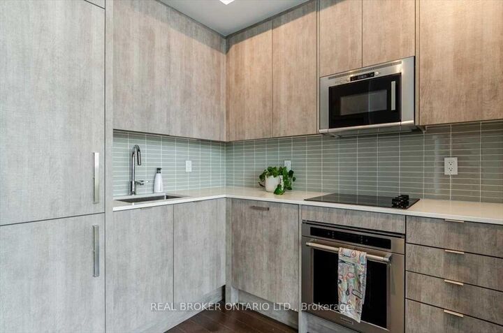 Property Photo:  181 Bedford Road 2501  ON M5R 0C2 