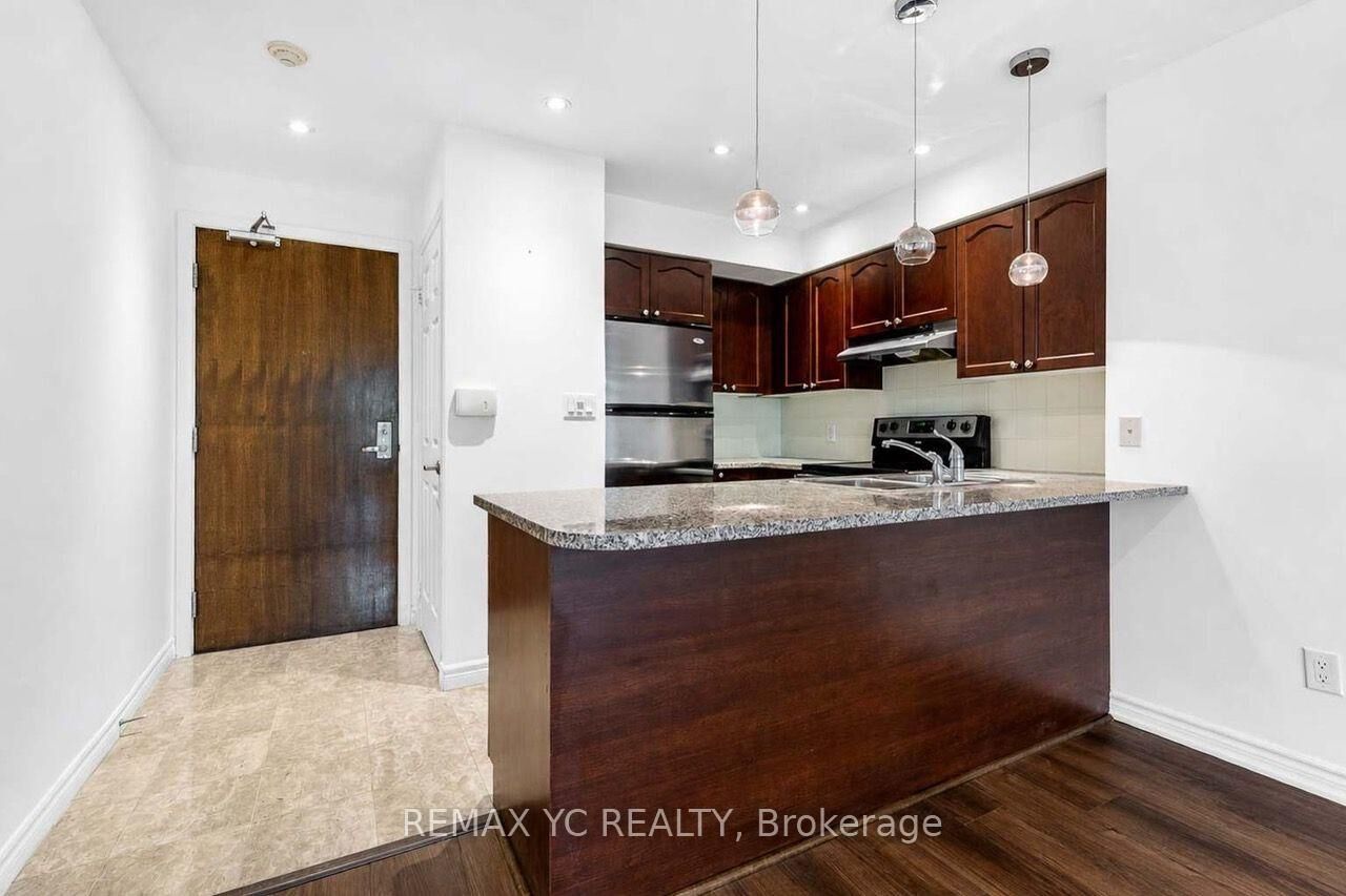 Property Photo:  35 Hollywood Avenue 216  ON M2N 0A9 