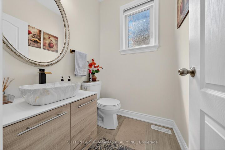 Property Photo:  121 Centre Street  ON L0M 1B0 