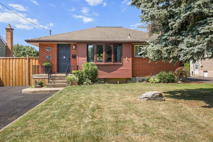 203 Merlin Crescent — photo 1