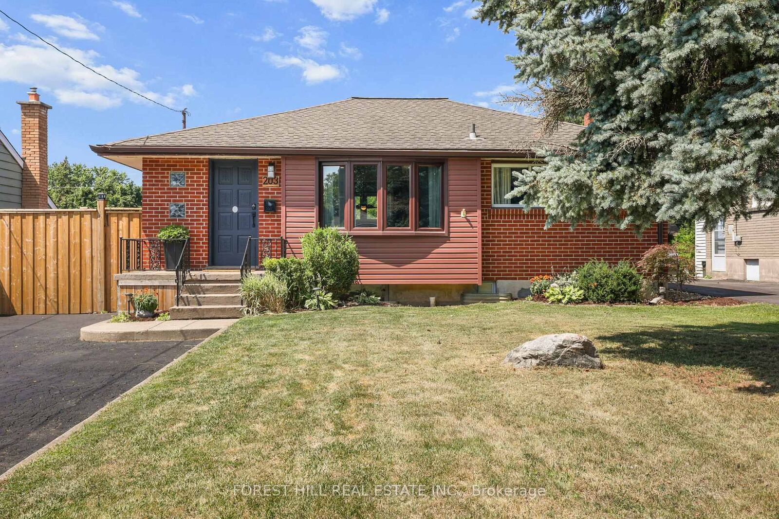 Property Photo: 203 Merlin Crescent ON N5W 5A2