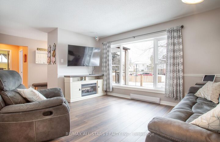 Property Photo: 158 Blossom Court ON L9L 1G5
