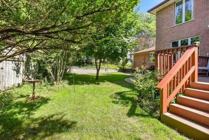 Property Photo:  28 Walnut Drive  ON N1E 4B3 