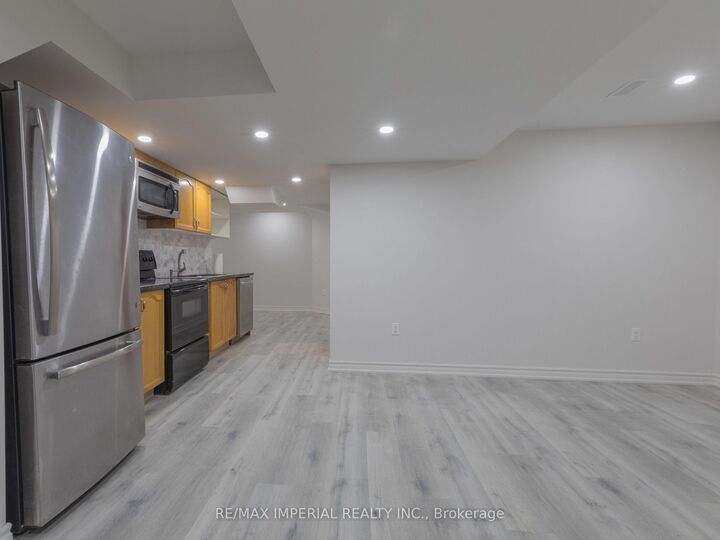 Property Photo:  8 Harlequin Court Bsmt  ON L4S 2K7 