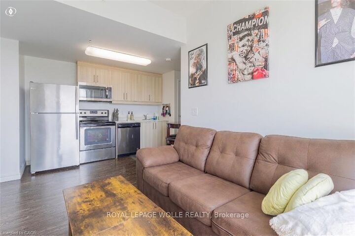 Property Photo:  158 King Street N 2101  ON N2J 0E5 