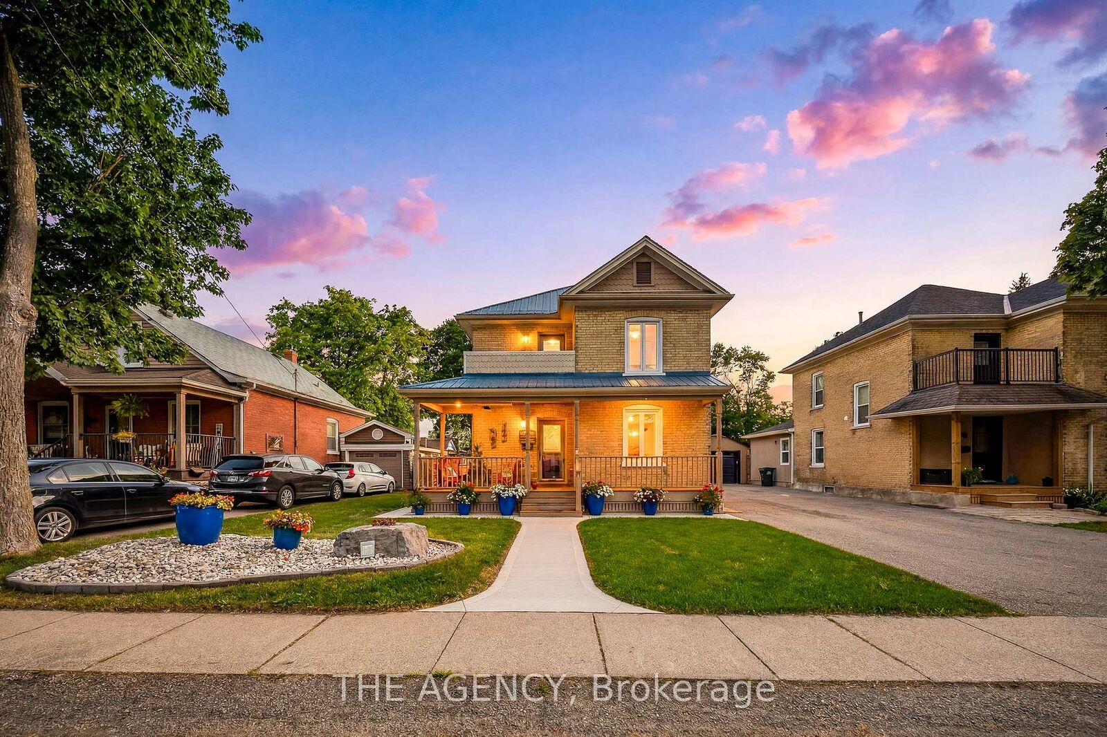Property Photo:  750 Vine Street  ON N3H 2Z3 