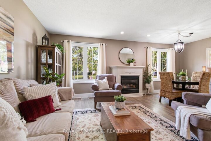 Property Photo:  182 Leaside Drive  ON L3C 6H1 