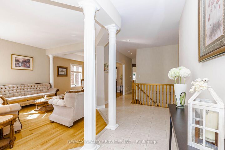 Property Photo: 128 Valleywood Boulevard ON L7C 1B3