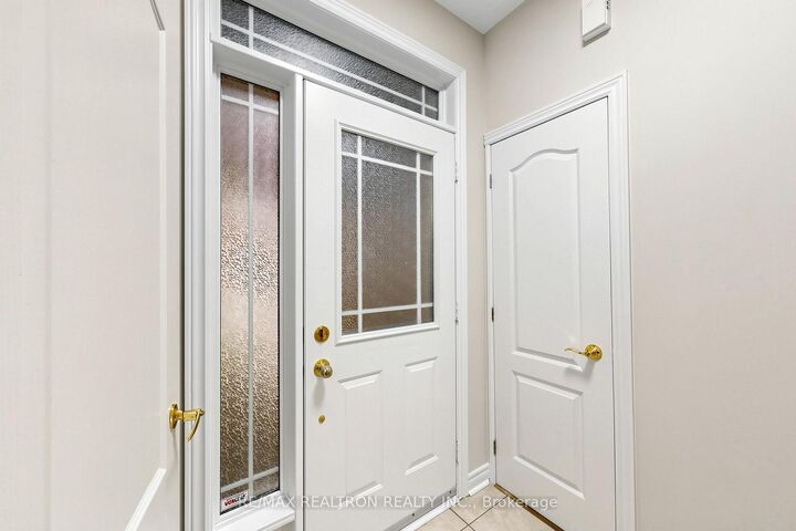 Property Photo:  142 Mistywood Crescent W  ON L4J 9K3 