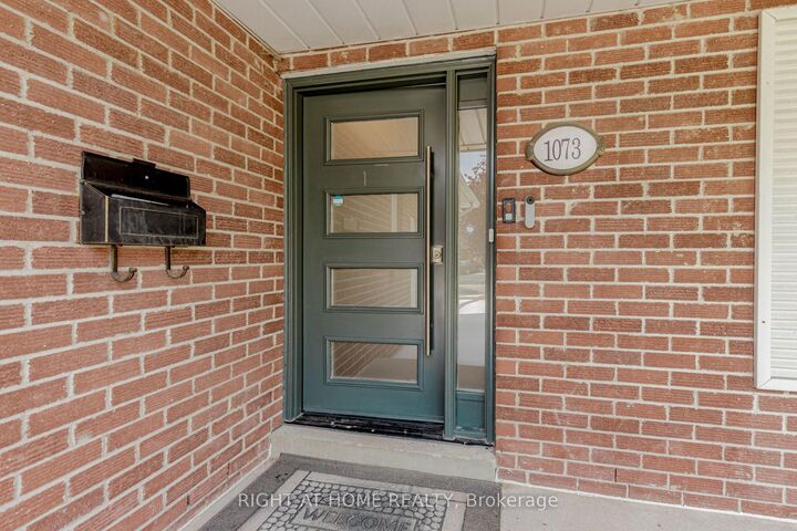 Property Photo: 1073 Mesa Crescent ON L5R 3E7