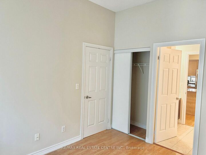 Property Photo:  761 Bay Street 204  ON M5G 2R2 