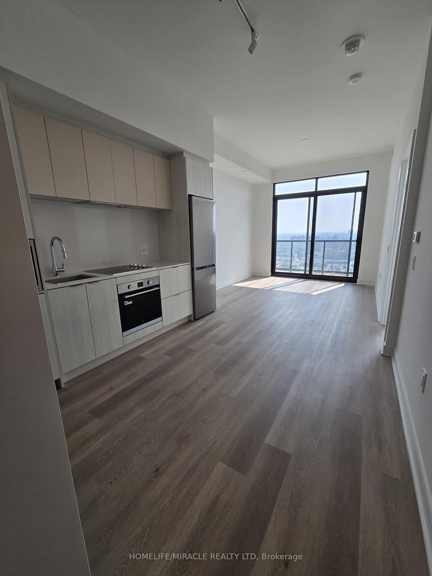 Property Photo: 86 Dundas Street E 1715 ON L5A 0B1