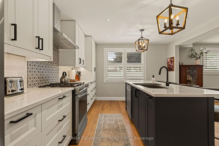 Property Photo: 105 San Fernando Drive ON L9C 2C3
