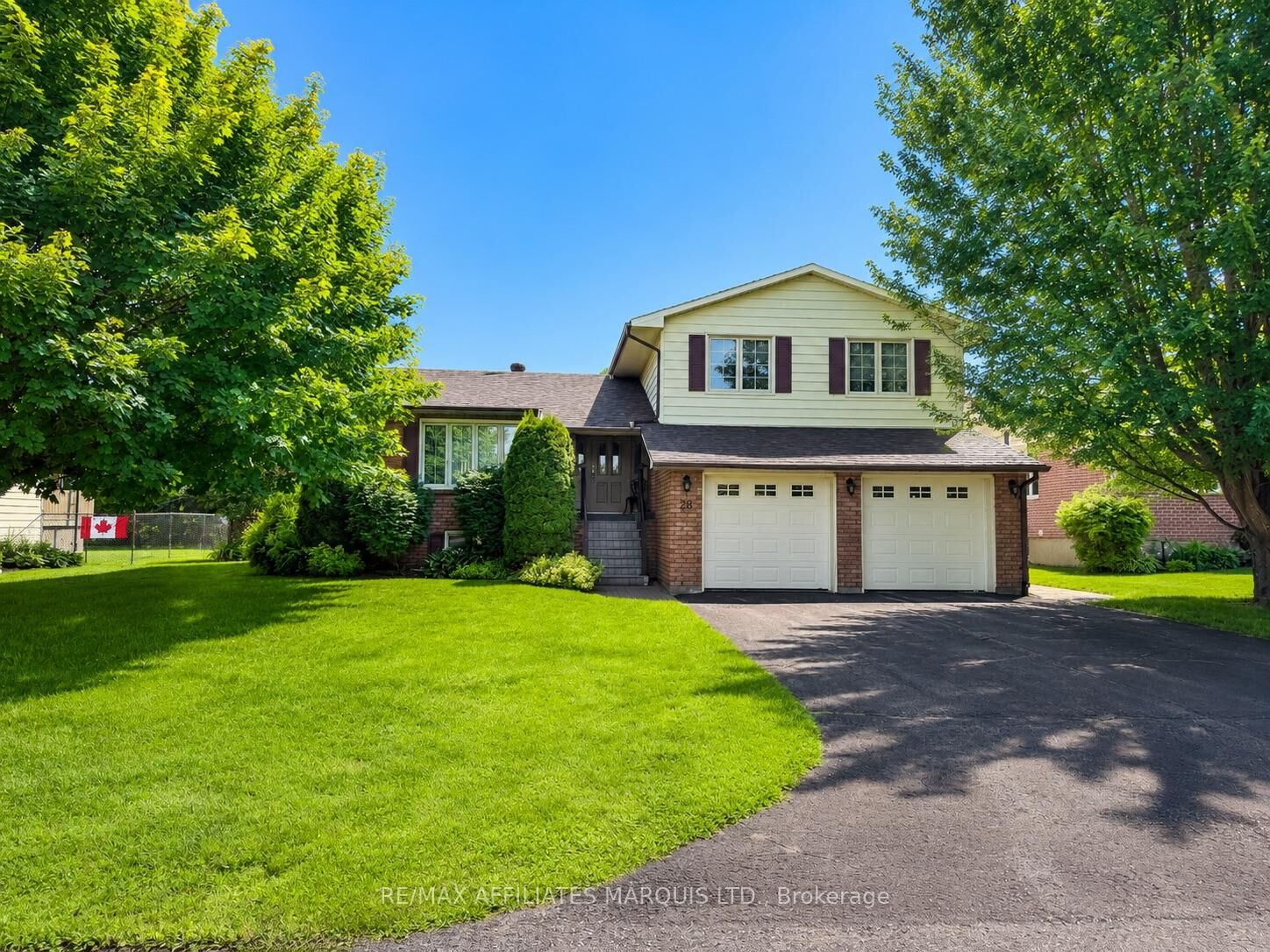 Property Photo:  28 Fairholme Drive  ON K0C 1X0 