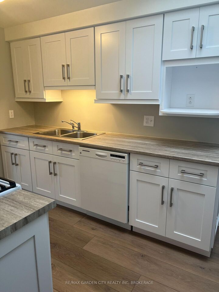 Property Photo:  22 Bula Drive 1  ON L2N 6R6 