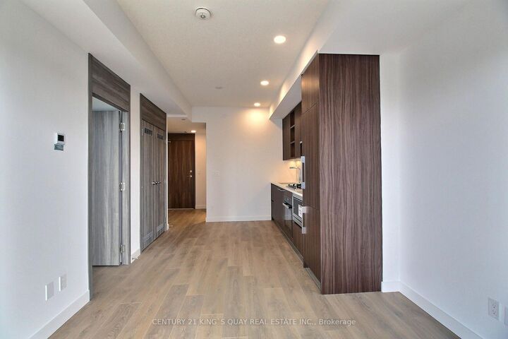 Property Photo: 68 Esther Shiner Boulevard 2503 ON M2K 0J6