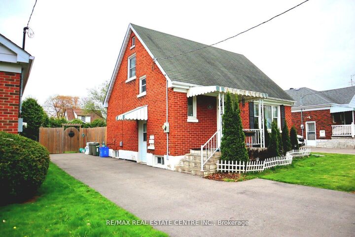 Property Photo: 401 Elgin St Street E ON L1G 1V1