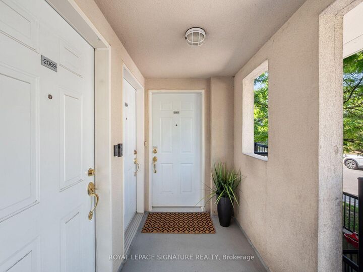 Photo de la propriété:  65 George Appleton Way 2067  ON M3M 0A2 