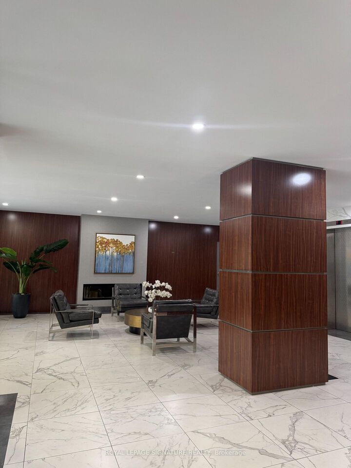 Property Photo:  60 Inverlochy Boulevard 1210  ON L3T 4T7 