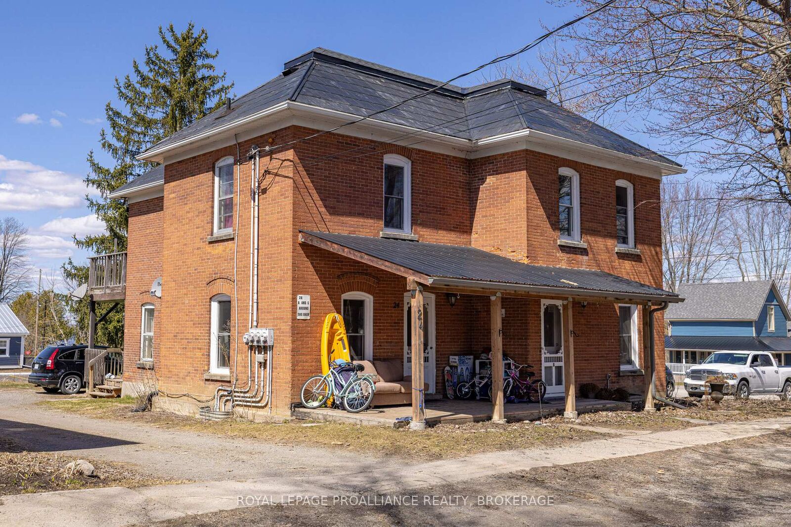 Property Photo:  24 Perth Street  ON K0G 1V0 