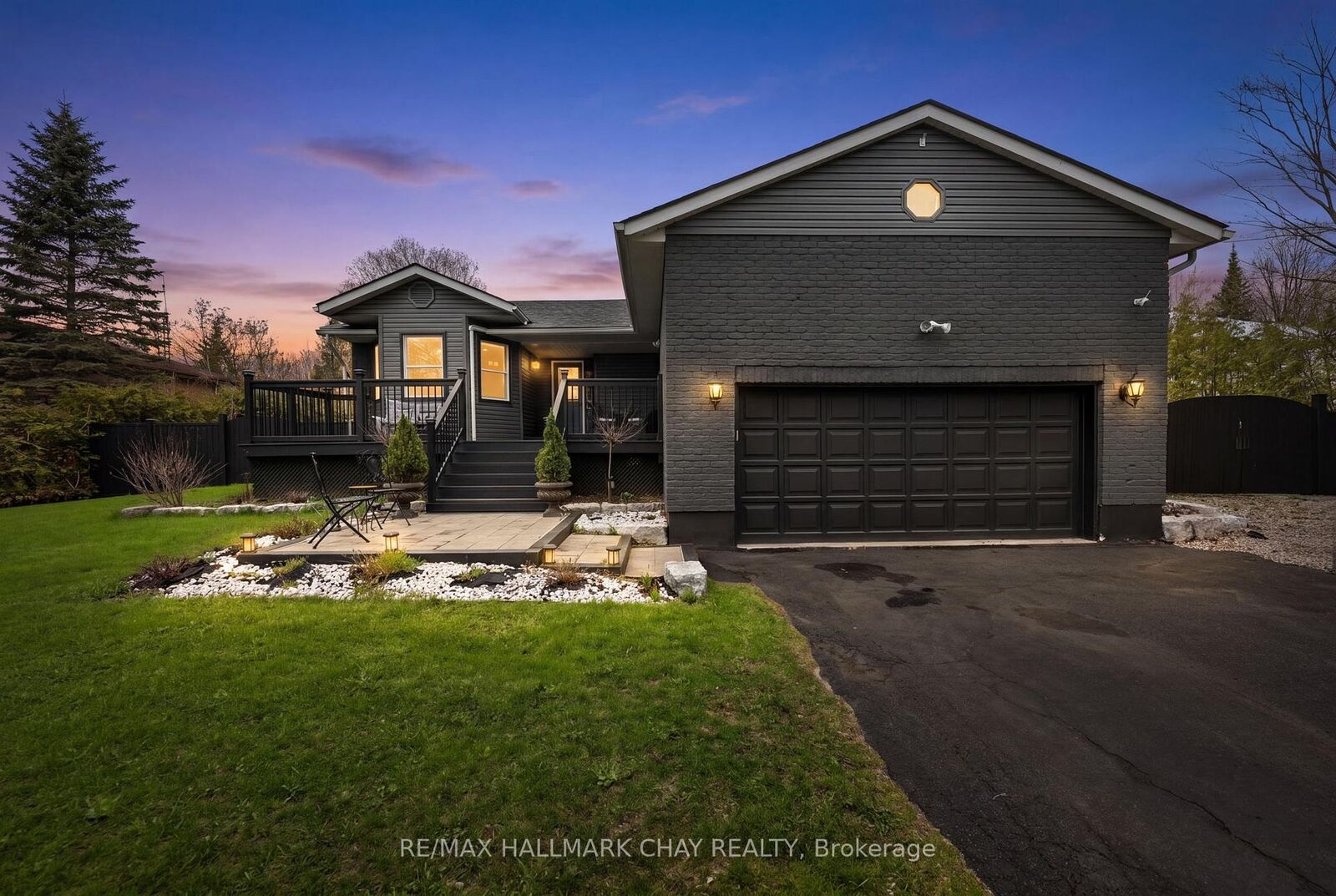 Property Photo:  2330 Lakeshore Road E  ON L0L 1T0 