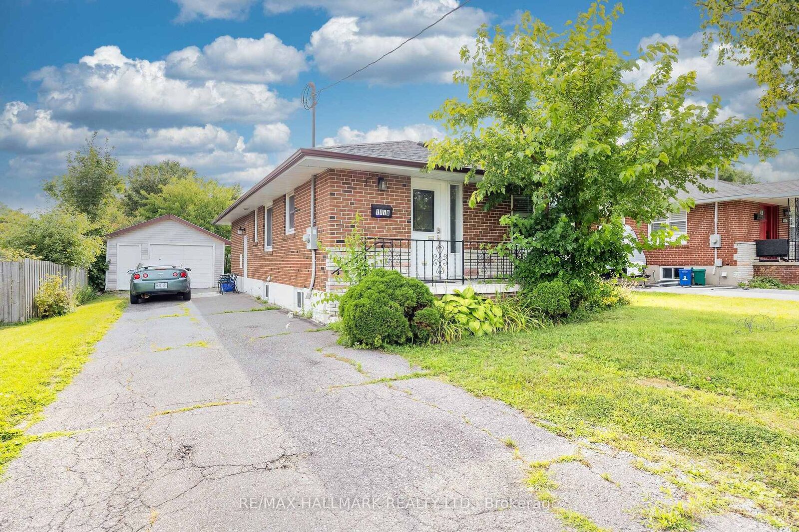 Property Photo:  1118 Athol Street Main  ON L1N 4A7 