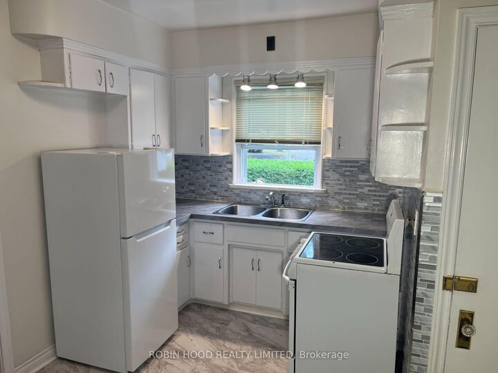 Property Photo:  6 Kingsway Crescent 1  ON L2N 1A6 