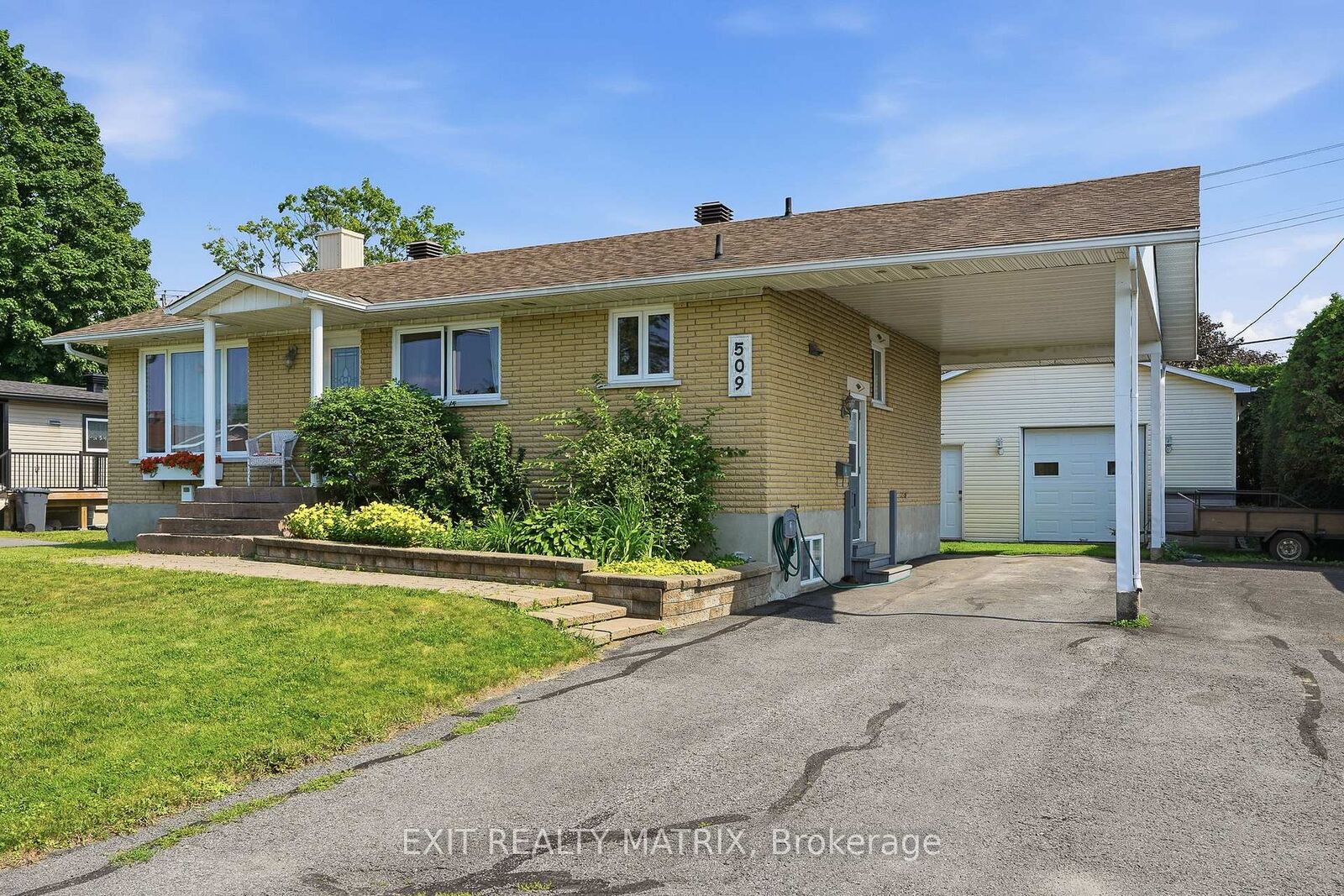 Property Photo: 509 Ghislain Street ON K6A 2X7
