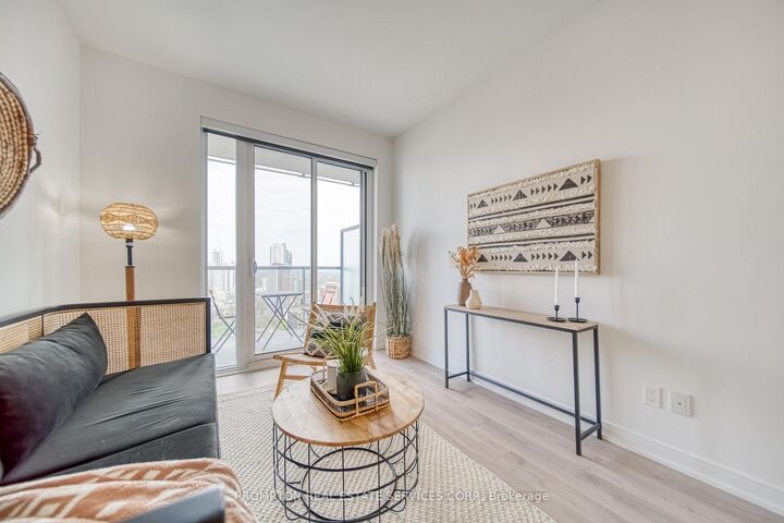 Property Photo: 3 Gloucester Street 1006 ON M4Y 0C6