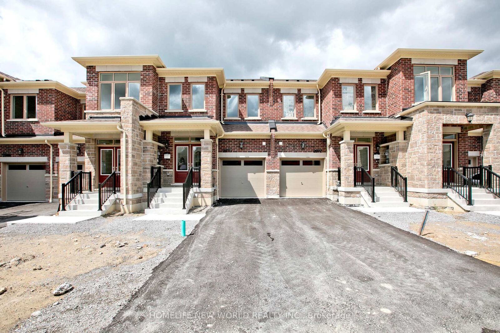 Property Photo:  2970 Gatestone Path N/A  ON L1X 2R5 