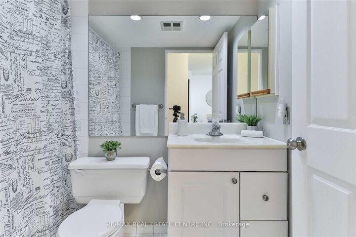 Property Photo:  4450 Tucana Court 103  ON L5R 3R4 