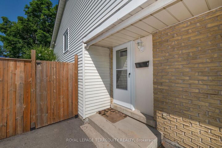 Property Photo: 1214 Trowbridge Drive ON L1G 7H2