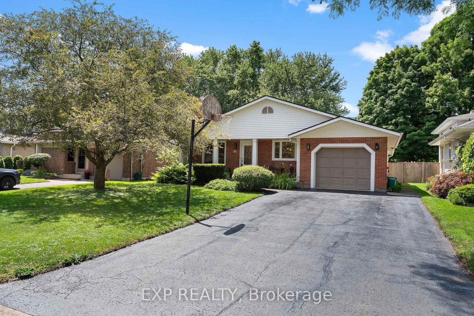Property Photo:  10 Brookbank Crescent  ON L0S 1E2 