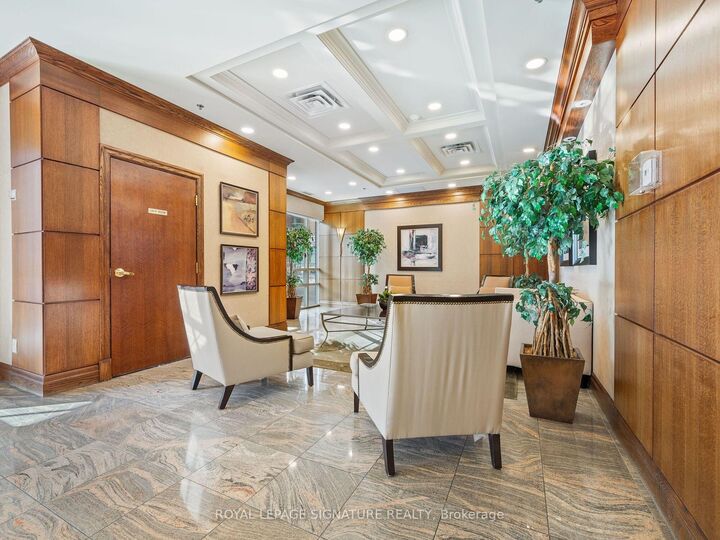 Property Photo:  5 Michael Power Place 901  ON M9A 0A3 