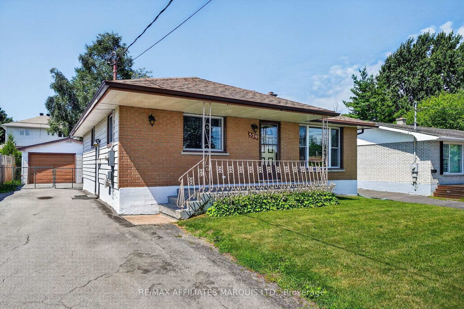 Property Photo:  529 Anthony Street  ON K6H 5L1 