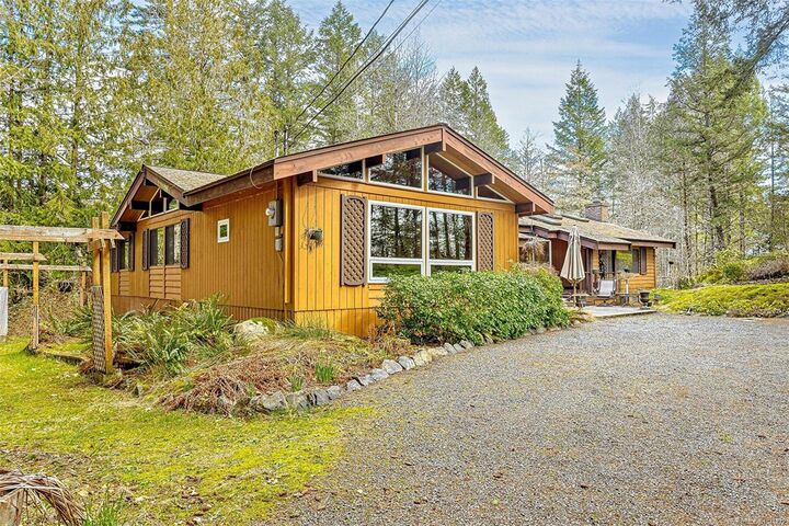 Property Photo: 2298 Munn Rd BC V9E 1H5