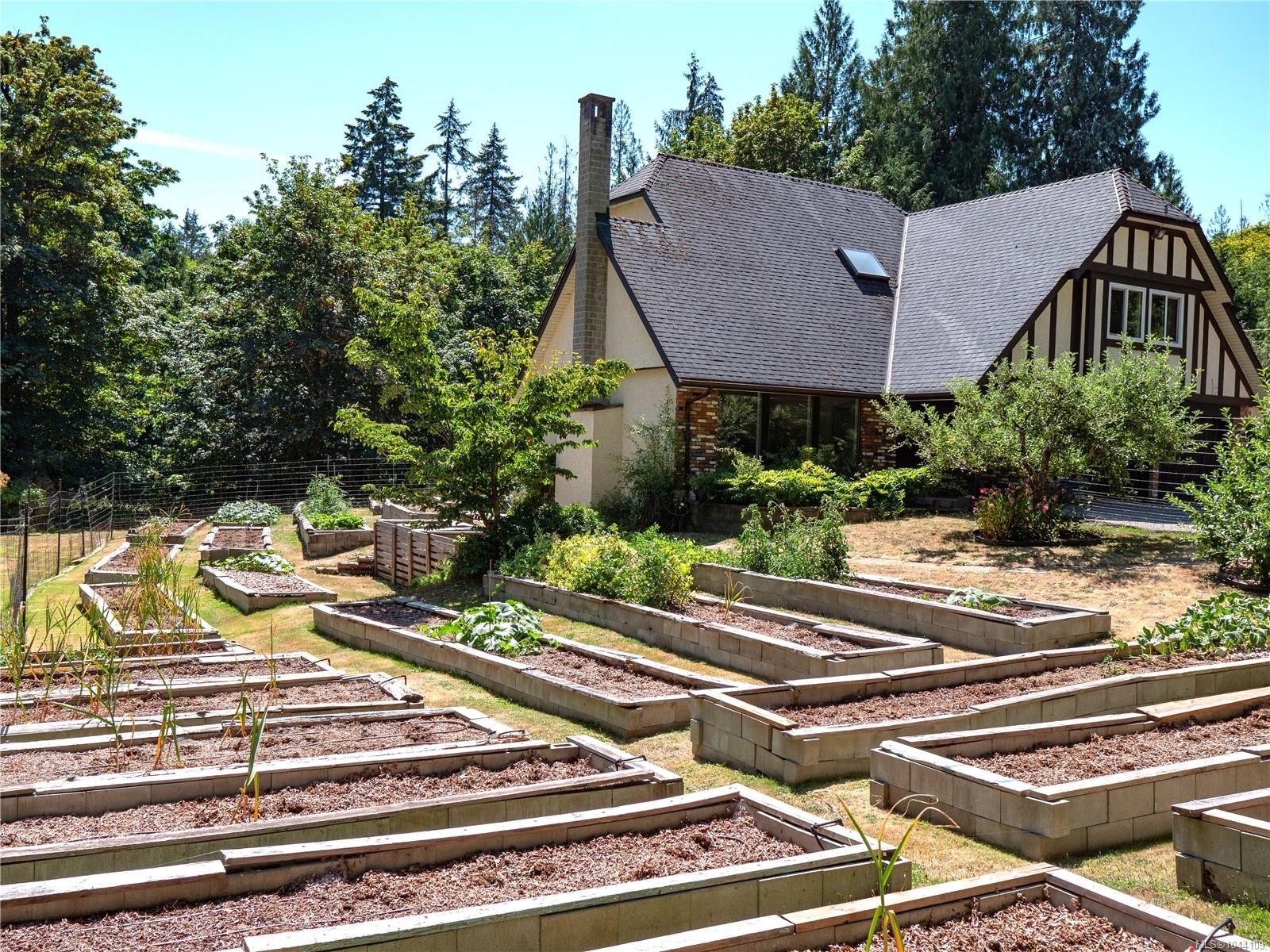 Property Photo: 1420 Campbell Rd BC V8H 0B8