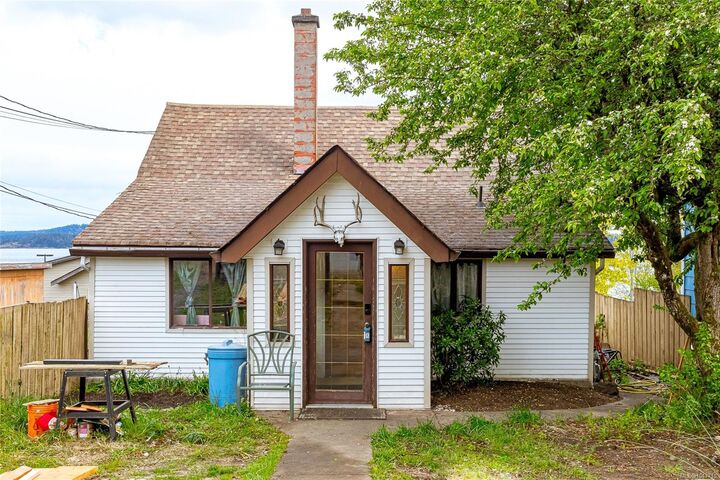 Property Photo: 451 Irwin St BC V9R 4X9