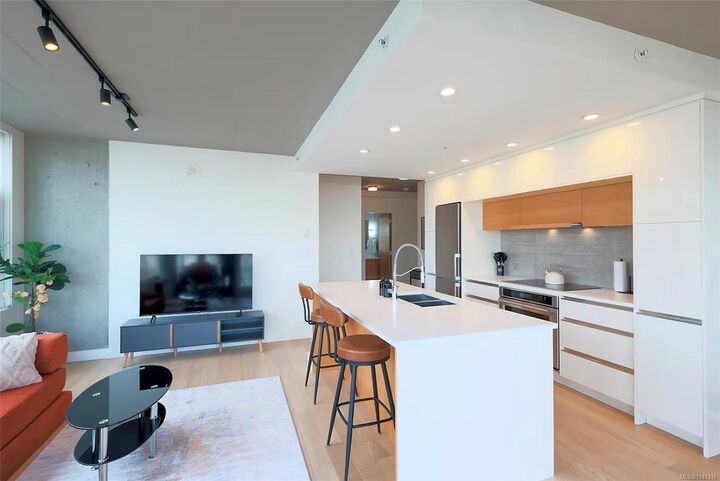 Property Photo:  989 Johnson St #804  BC V8V 0E3 