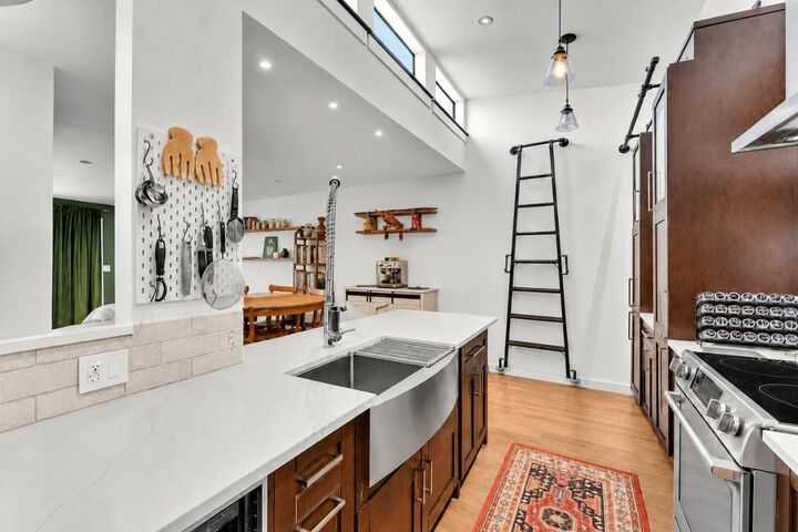 Property Photo: 1420 E 7th Avenue 304 BC V5N 1R8