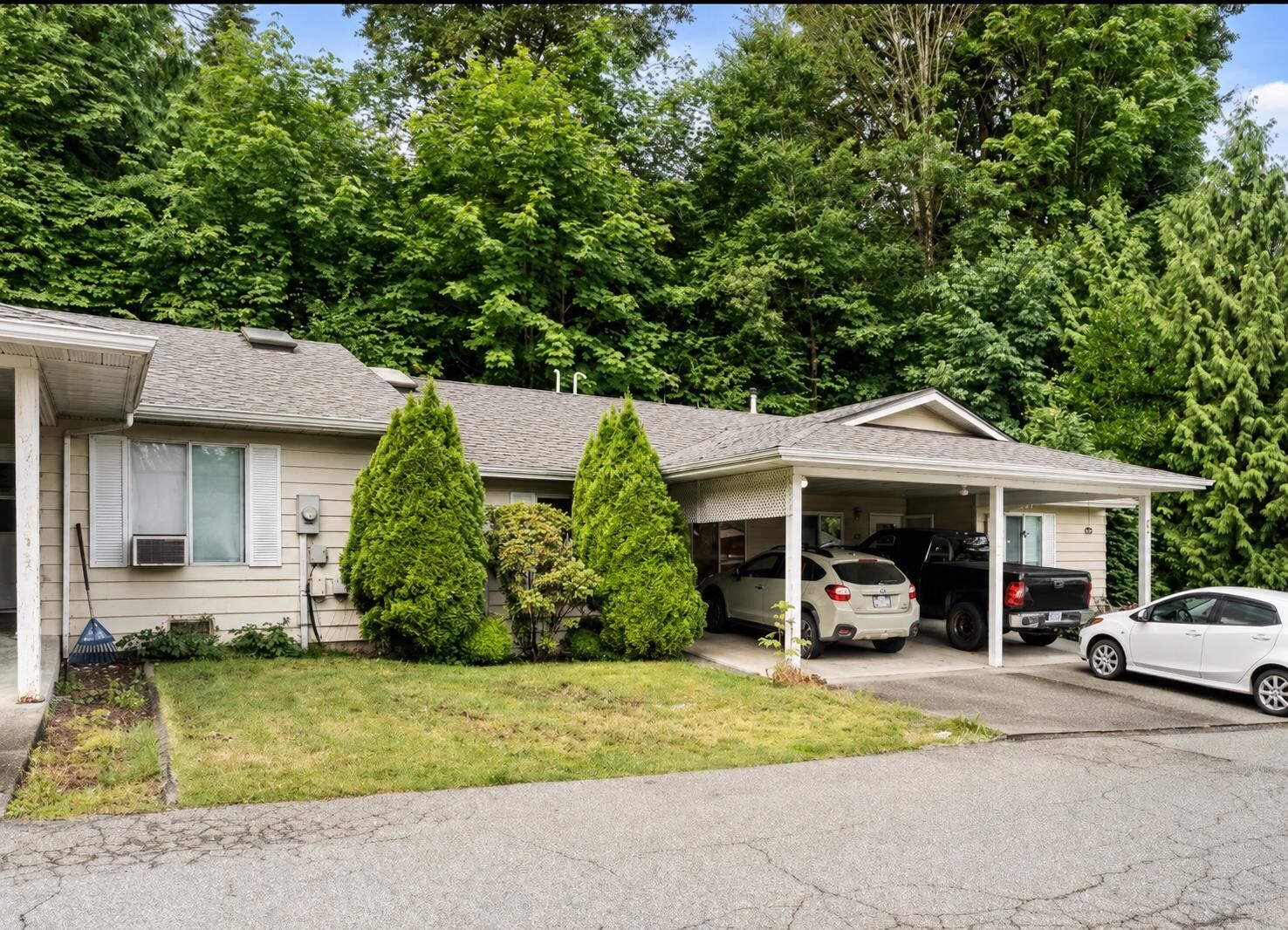 Property Photo: 3350 Elmwood Drive 19 BC V2S 6B2