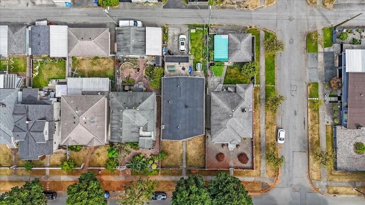 Property Photo: 2593 E 25th Avenue BC V5R 1H2