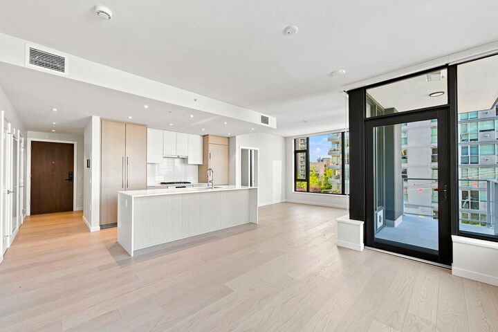 Property Photo:  128 W 15th Street 403  BC V7M 1R5 