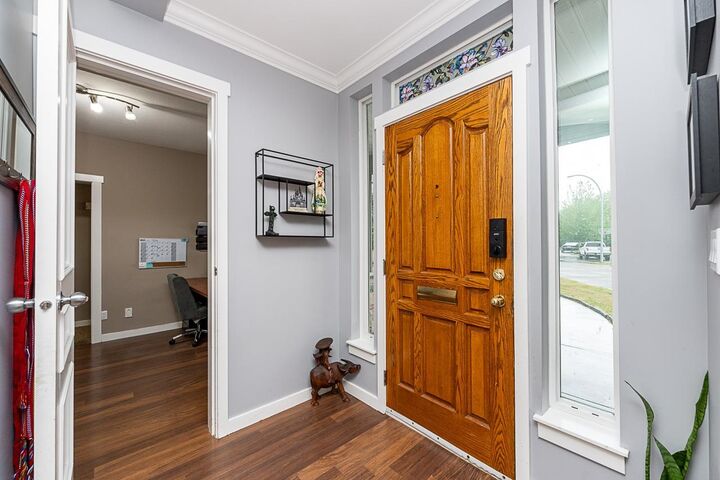Property Photo: 27144 25A Avenue BC V4W 3N4